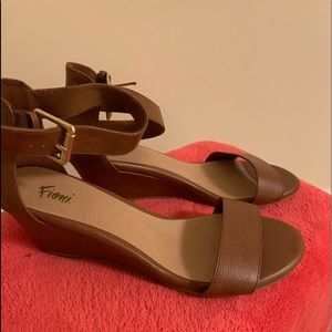 Size 10 tan wedge sandals